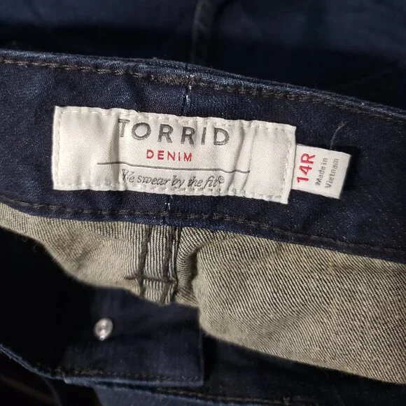 Torrid  Dark Wash Boyfriend Jeans  Stretch Straight Leg  Women's Size 14R - Picture 2 of 6